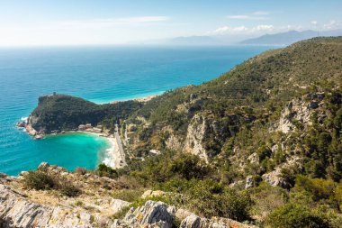 Sentiero del Pellegrino, Liguria, İtalya 'dan Saraceni Körfezi sahilinin güzel hava manzarası