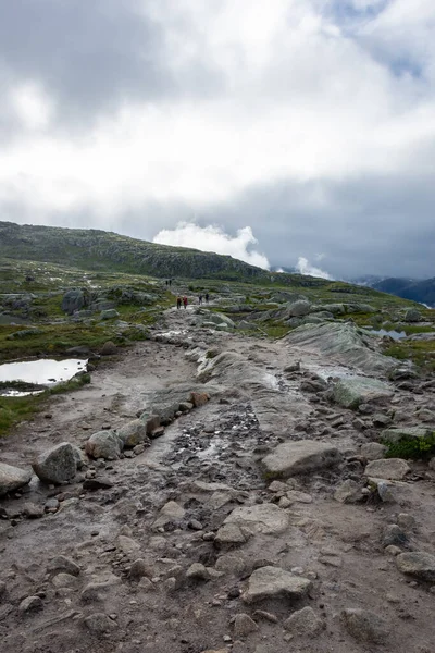 Trilha Montanha Para Caminhar Até Local Panorâmico Trolltunga Noruega — Fotografia de Stock