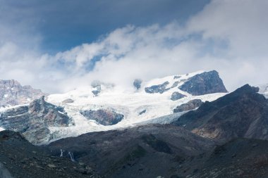 Monte Rosa manzarası, Avrupa 'nın en yüksek ikinci dağı, İtalya ve İsviçre arasında.