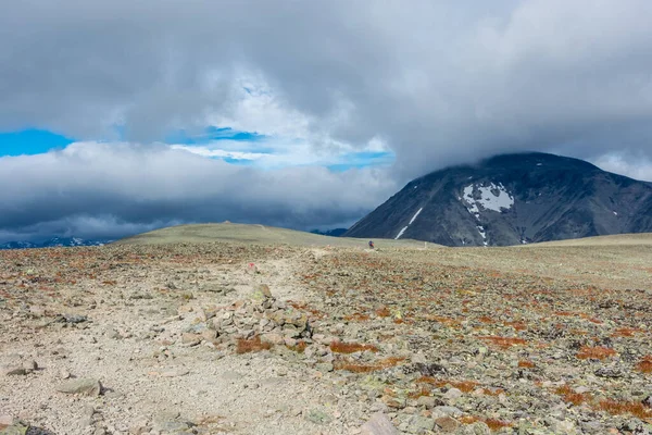 Μονοπάτι Πάνω Από Besseggen Ridge Στο Εθνικό Πάρκο Jotunheimen — Φωτογραφία Αρχείου
