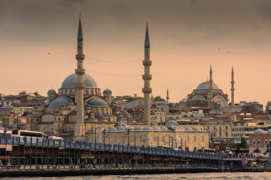 İstanbul, Türkiye, 14 Ekim 2022: Günbatımında Altın Boynuz şehri