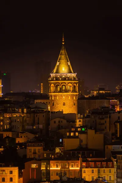 イスタンブール トルコ 2022年10月16日 ガラタタワーが照らされたイスタンブールの夜景 — ストック写真