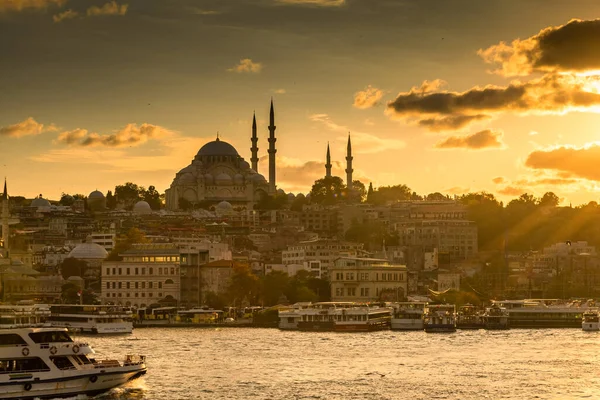 Fantastisk Skyline Istanbul Vid Solnedgången Med Suleymaniye Moskén Turkiet — Stockfoto