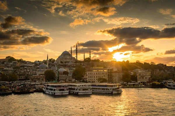 Utrolig Silhuett Istanbul Ved Solnedgang Med Suleymaniye Mosque Tyrkia – stockfoto