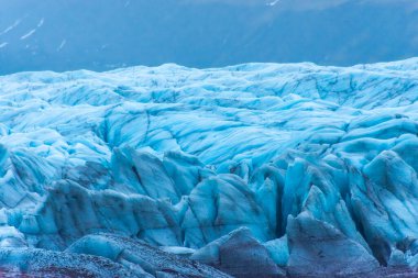 Svinafellsjokul Buzulu 'nun dramatik buz manzarası, İzlanda