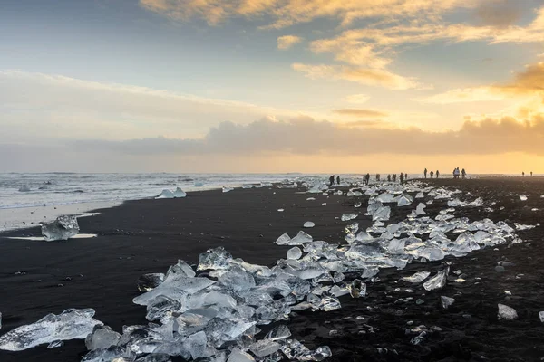 다이아몬드 놀라운 아이슬란드 조콜살론 호수의 빙산이 — 스톡 사진