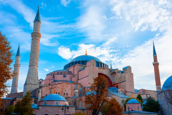 Ayasofya 'nın güzel sonbahar manzarası, İstanbul, Türkiye