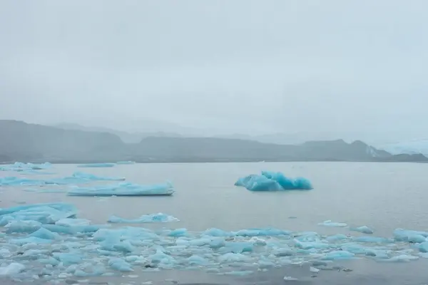 아이슬란드 아래의 자오쿨 빙하에서 — 스톡 사진