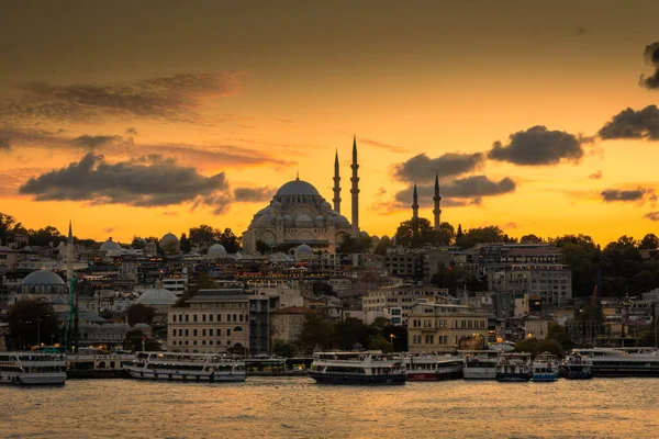 Günbatımında İstanbul 'un inanılmaz silueti, Süleyman Camii, Türkiye