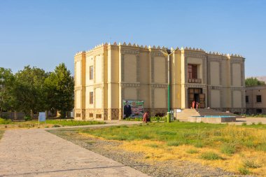 Sarazm, Tacikistan, 20 Ağustos 2023: Günbatımında Sarazm UNESCO Müzesi