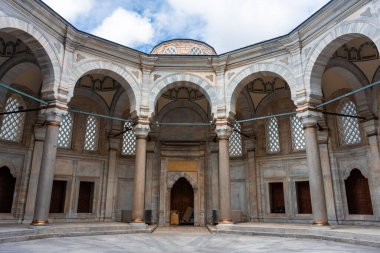 İstanbul, Türkiye 'deki Nuruosmaniye Camii' nin avlusu