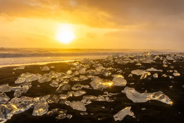 Úžasný Západ Slunce Nad Diamond Beach Sopečná Černá Pláž Ledovci — Stock fotografie