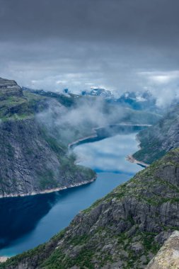 Norveç, Trolltunga 'dan Ringedalsvatnet Gölü' nün muhteşem manzarası