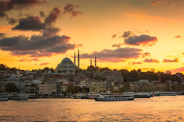 Günbatımında İstanbul 'un inanılmaz silueti, Süleyman Camii, Türkiye