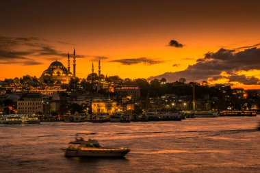 Günbatımında İstanbul 'un inanılmaz silueti, Süleyman Camii aydınlanırken, Türkiye