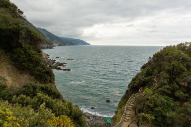 Monterosso sahilinin bulutlu manzarası, Cinque Terre, İtalya