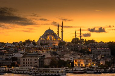 Günbatımında İstanbul 'un inanılmaz silueti, Süleyman Camii aydınlanırken, Türkiye