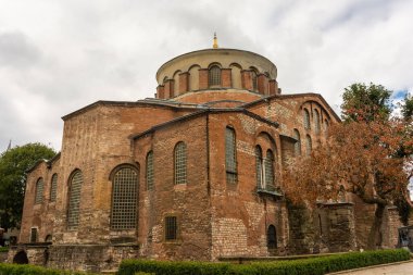 İstanbul 'un Topkapı Sarayı avlusundaki eski cami