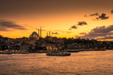 Günbatımında İstanbul 'un inanılmaz silueti, Süleyman Camii aydınlanırken, Türkiye