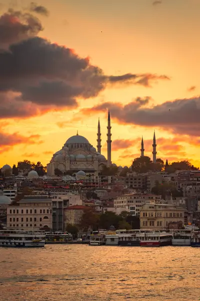 Günbatımında İstanbul 'un inanılmaz silueti, Süleyman Camii, Türkiye