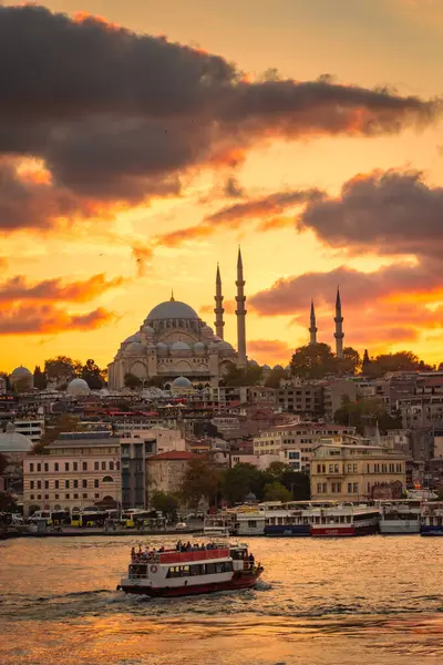 Günbatımında İstanbul 'un inanılmaz silueti, Süleyman Camii, Türkiye