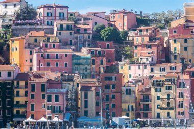 Lerici, İtalya, 13 Nisan 2022: Liguria 'nın kıyı kenti Lerici' nin manzarası