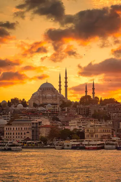 Günbatımında İstanbul 'un inanılmaz silueti, Süleyman Camii, Türkiye
