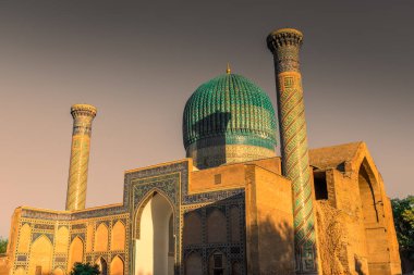 Amir Temur Gur ve Amir Camii 'nin Semerkant, Özbekistan Çevirisi: Yaratan Allah' ın adıyla