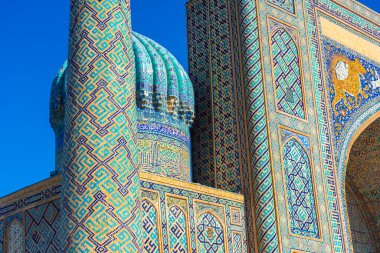 Semerkant, Özbekistan 'daki Registan Meydanı' ndan Madrasah: Yaratan Allah 'ın adıyla