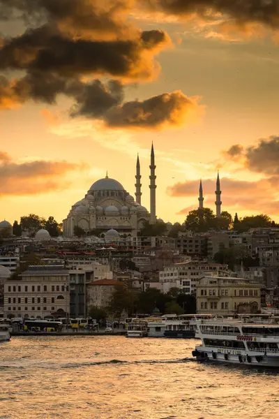 Günbatımında İstanbul 'un inanılmaz silueti, Süleyman Camii, Türkiye