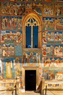 Voronet, Bucovina, Romanya 'nın inanılmaz renkli manastırı