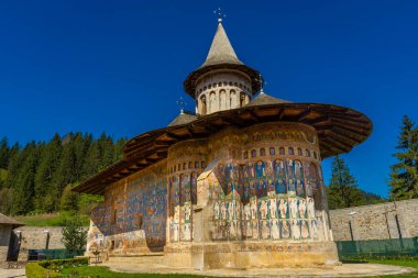 Voronet, Bucovina, Romanya 'nın inanılmaz renkli manastırı