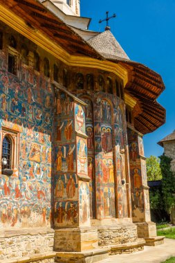 Moldovita, Bucovina, Romanya 'nın inanılmaz renkli manastırı