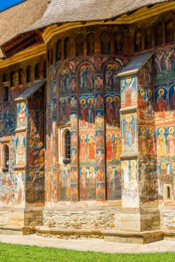 Moldovita, Bucovina, Romanya 'nın inanılmaz renkli manastırı