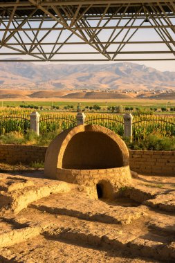 Antik Sarazm 'ın arkeolojik UNESCO sahasında gün batımında, MÖ 4. yüzyılda Tacikistan' da medeniyet