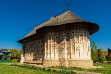 İnanılmaz renkli mizah manastırı, Bucovina, Romanya