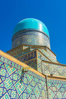 Özbekistan Semerkant Meydanı 'ndaki Madrasah Kubbesi: Yaratan Allah' ın adıyla