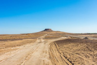 Antik Zoroastrian dininin bir sessizlik kulesi olan Chilpik Kala Kalesi, Özbekistan 'ın çölünde bir mezarlık olarak hizmet vermektedir.