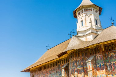 Moldovita, Bucovina, Romanya 'nın inanılmaz renkli manastırı