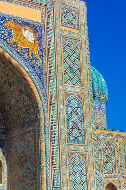 Semerkant, Özbekistan 'daki Registan Meydanı' ndan Madrasah: Yaratan Allah 'ın adıyla