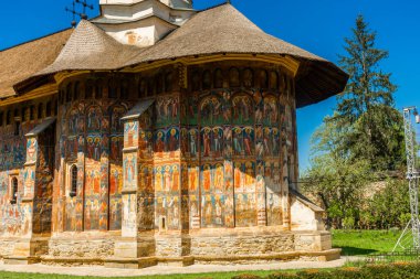 Moldovita, Bucovina, Romanya 'nın inanılmaz renkli manastırı