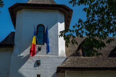 BÜKREŞ, ROMANIA - Dimitrie Gusti Ulusal Köy Müzesi, Romanya 'nın geleneksel köy yaşamının sergilendiği Herastrau Park' ta yer alıyor. Yüksek kalite fotoğraf