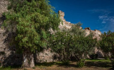 Arnavutluk 'un Durres kentindeki eski bir şato ve Venedik kulesi. Yüksek kalite fotoğraf