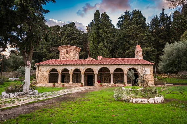 Zvernec修道院Of Dormition Theotokos Mary 阿尔巴尼亚弗洛尔Narta泻湖的纪念碑 高质量的照片 — 图库照片