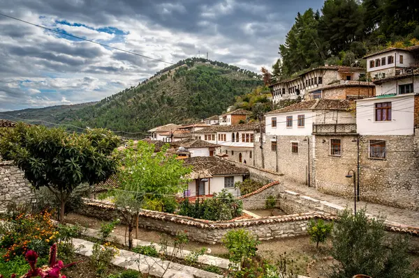 Historyczne Domy Osmańskie Berat Albania Piękny Widok Krajobraz Miasta Wysokiej — Zdjęcie stockowe