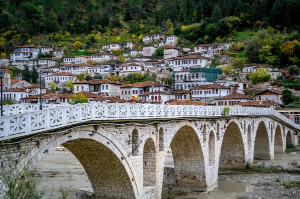 Мост Горица Берате Мост Соединяющий Окрестности Горицы Мангалема Албания Высокое — стоковое фото