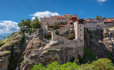 Kalambaka, Yunanistan - 11 Eylül 2022: Büyük Meteoron Manastırı, Meteora 'daki en büyük manastır. Yunanistan, unesco mirası. seyahat konsepti. Yüksek kalite fotoğraf