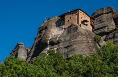 Aziz Nicholas Anapafsas 'ın Kutsal Manastırı - Yunanistan' daki Meteora manastırlarının kompleksindeki Agios Nikolaos Anapafsas. Yüksek kalite fotoğraf