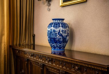 BUCHAREST, ROMANIA - 13 Eylül 2022: Çavuşesku Sarayı veya Çavuşesku Köşkü veya Bahar Sarayı. Komünist lider Nikolay Çavuşesku 'nun evi. Yüksek kalite fotoğraf