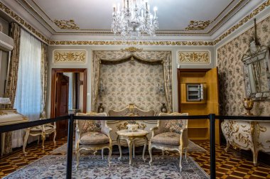 BUCHAREST, ROMANIA - 13 Eylül 2022: Çavuşesku Sarayı veya Çavuşesku Köşkü veya Bahar Sarayı. Komünist lider Nikolay Çavuşesku 'nun evi. Yüksek kalite fotoğraf